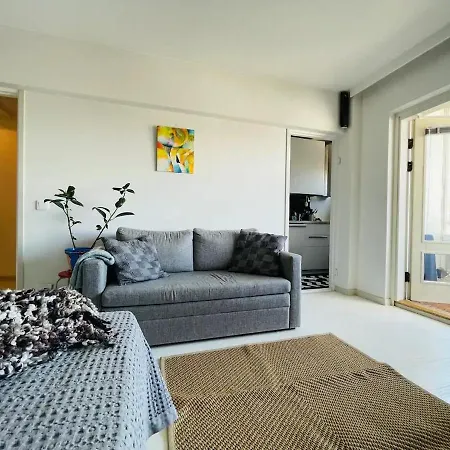Yksioe Laehellae Linnanmaekeae Apartment